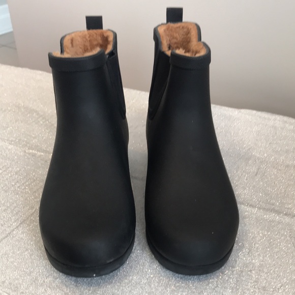 Chooka handcrafted premium rain boots with fleece inside. - Picture 5 of 6